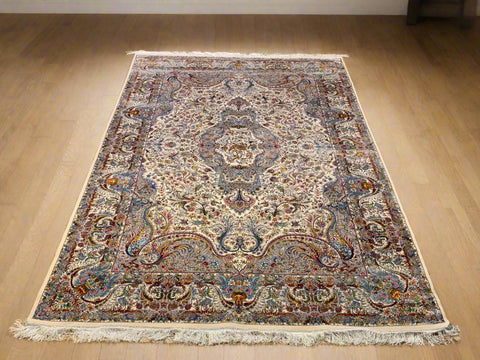 Exquisite 100% Silk Persian Design Rug – Elegant and Luxurious, size 6' 6" x 9' 9"
