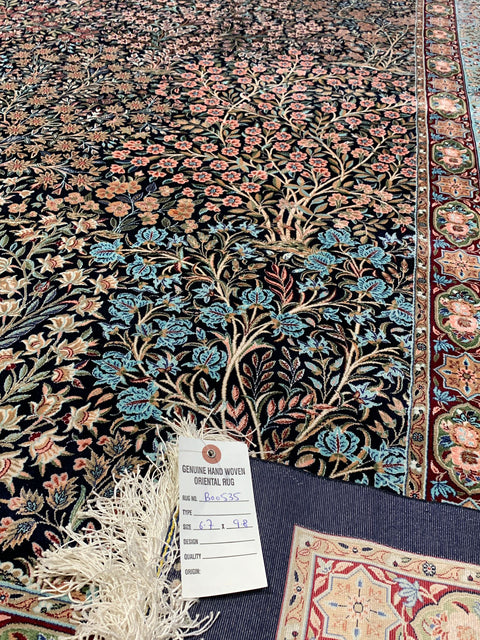 Exquisite 100% Silk Persian Design Rug – Elegant and Luxurious, size 6' 7" x 9' 8"