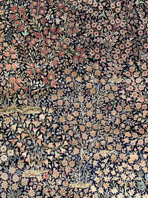 Exquisite 100% Silk Persian Design Rug – Elegant and Luxurious, size 6' 7" x 9' 8"