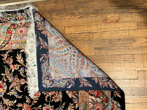 Exquisite 100% Silk Persian Design Rug – Elegant and Luxurious, size 6' 7" x 9' 9"