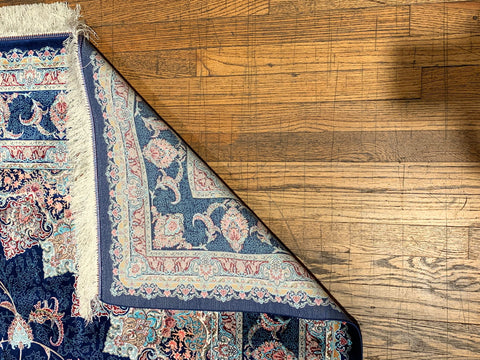 Exquisite 100% Silk Persian Design Rug – Elegant and Luxurious, size 6' 6" x 9' 8"