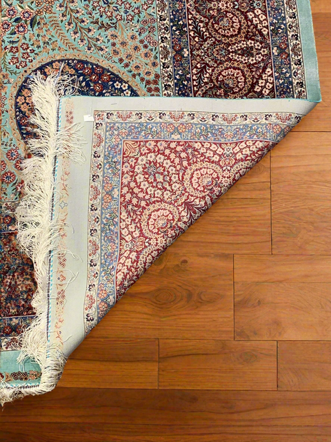 Exquisite 100% Silk Persian Design Rug – Elegant and Luxurious, size  6' 5" x 9' 7"