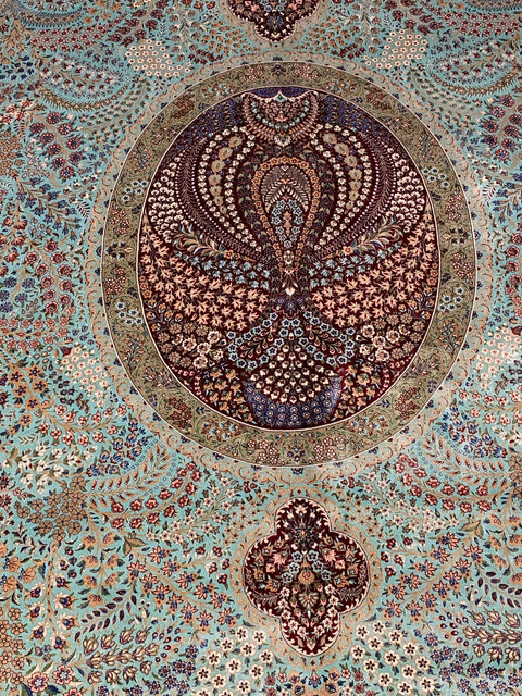 Exquisite 100% Silk Persian Design Rug – Elegant and Luxurious, size  6' 5" x 9' 7"