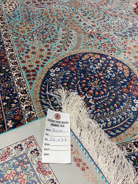 Exquisite 100% Silk Persian Design Rug – Elegant and Luxurious, size  6' 5" x 9' 7"