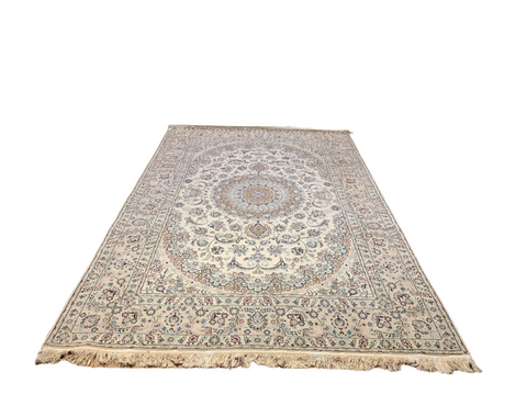 Exquisite 100% Silk Persian Design Rug – Elegant and Luxurious, size  2' 6" x 9' 7"