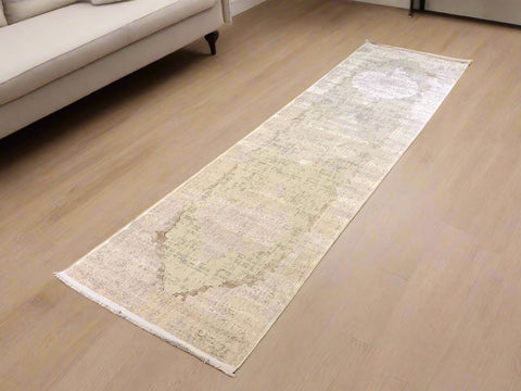 Persian-Inspired. Modern Defined. Turkish Made Rug, size 2' 6"x 9' 8" (O)
