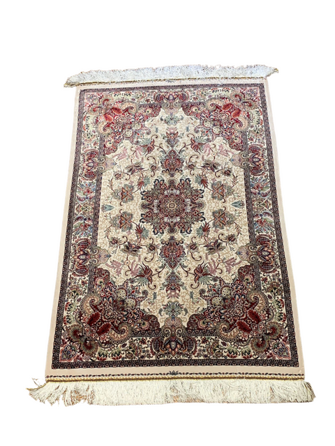 Exquisite 100% Silk Kashan Rug – Elegant and Luxurious, size 2' 6" x 4"