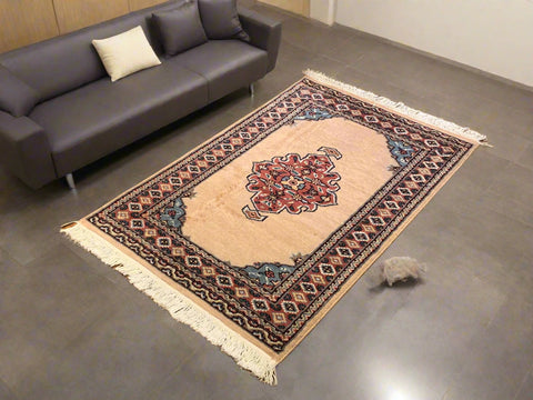 Hand-Knotted Pakistani Wool Rug, Tribal/Floral Design, size 2' 7" x 4"