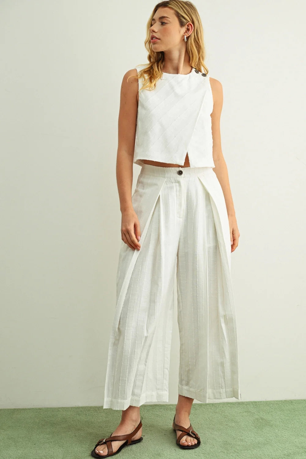 Textured Fabric Front Pleat Detail Pants