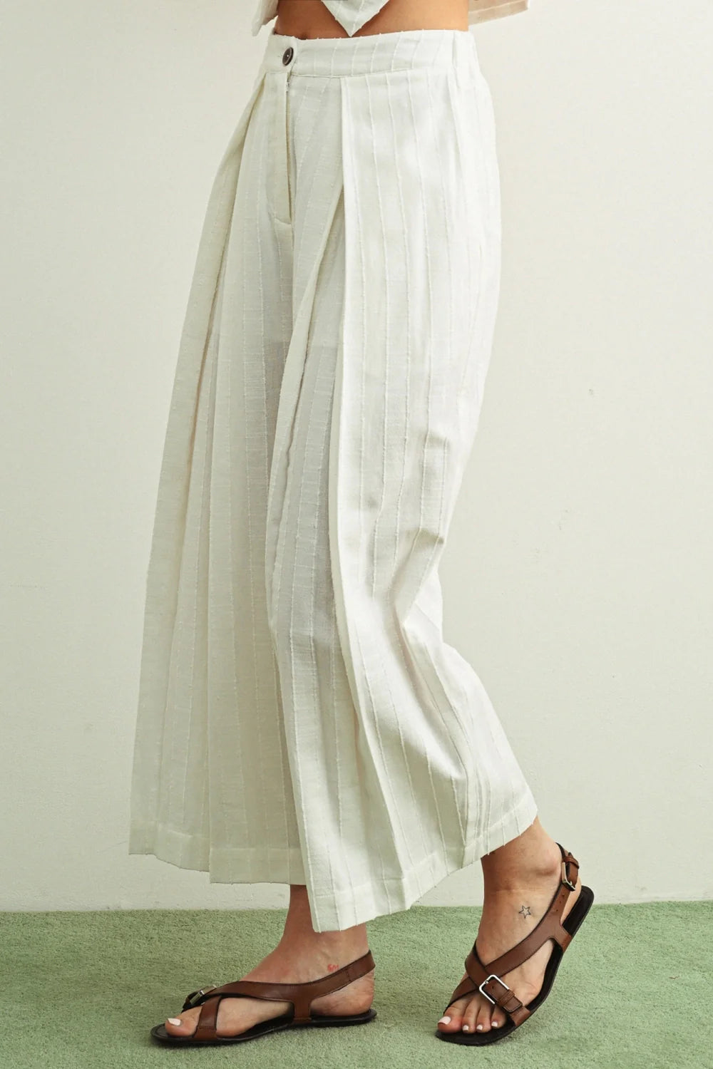 Textured Fabric Front Pleat Detail Pants