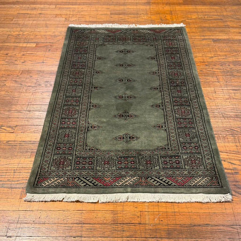 Hand-Knotted Pakistani Bokhara Rug – 100% Wool, 3' x 5'