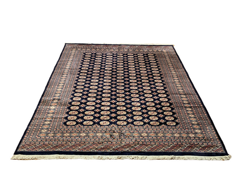 Hand-Knotted Pakistani Bokhara Rug – 100% Wool, size 8' 2" x 10' 3" (M)