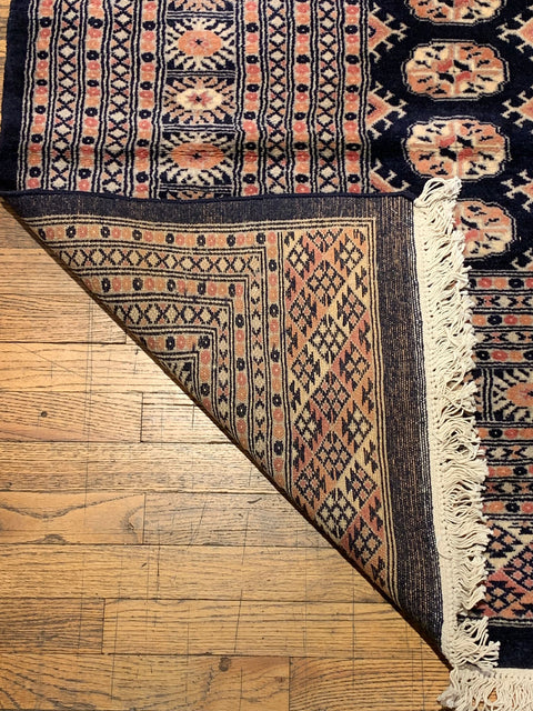 Hand-Knotted Pakistani Bokhara Rug – 100% Wool, size 8' 2" x 10' 3" (M)