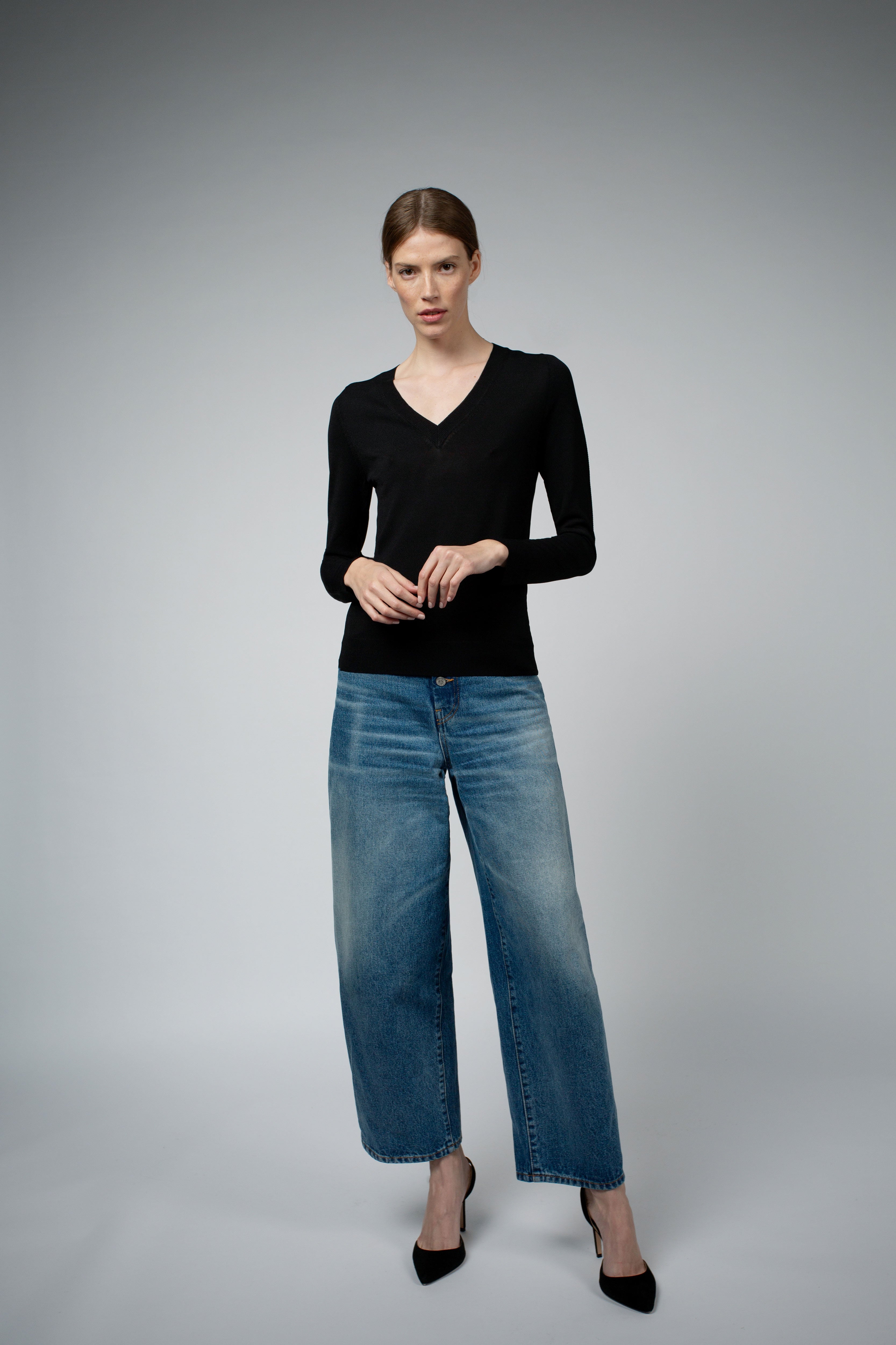 LIVIA LONG SLEEVE V-NECK VISCOSE SWEATER IN BLACK