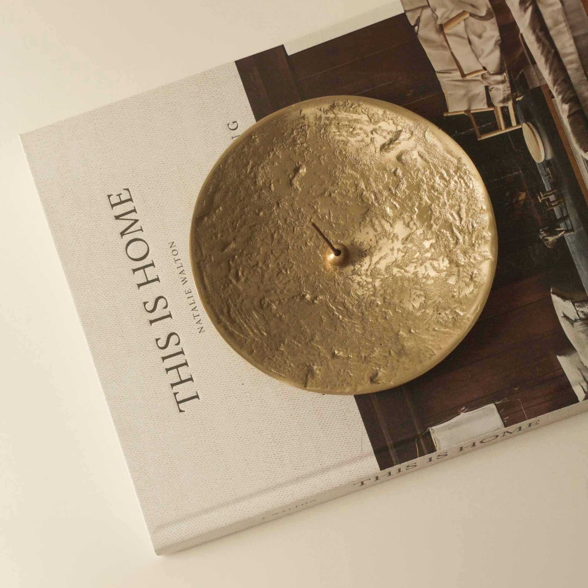 Luna Brass Plate